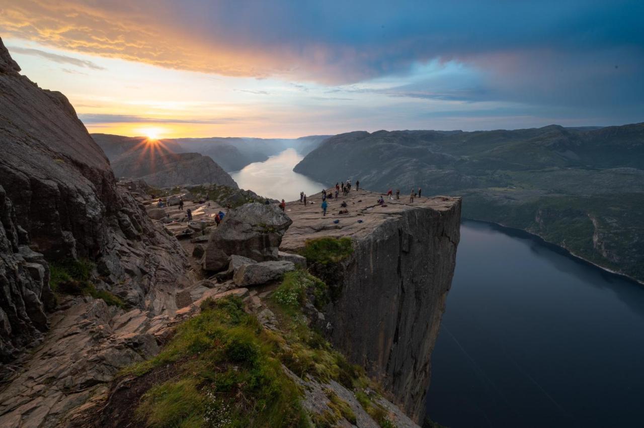 Hjelmeland Camping & Hostel Nokling Bagian luar foto