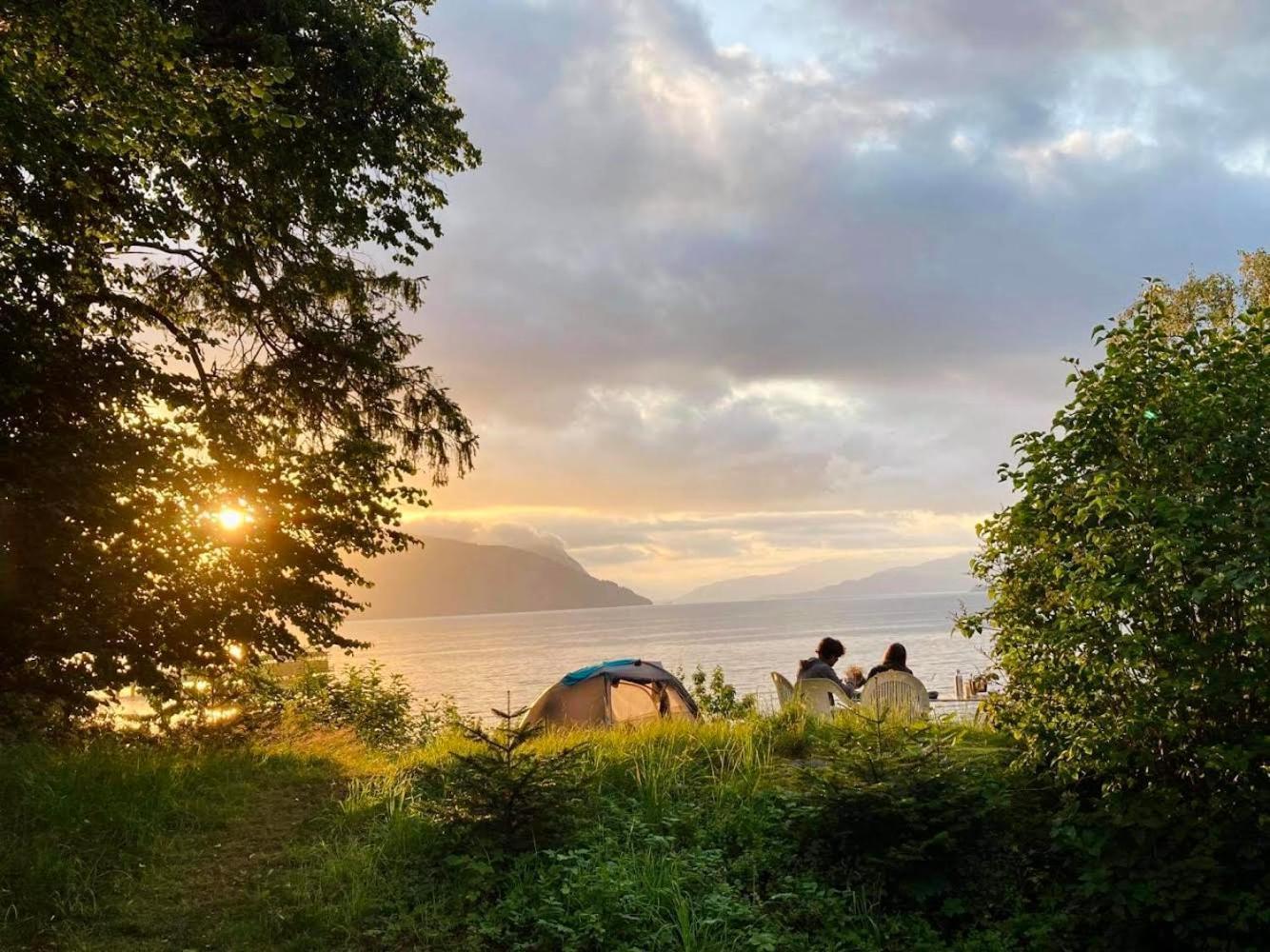 Hjelmeland Camping & Hostel Nokling Bagian luar foto